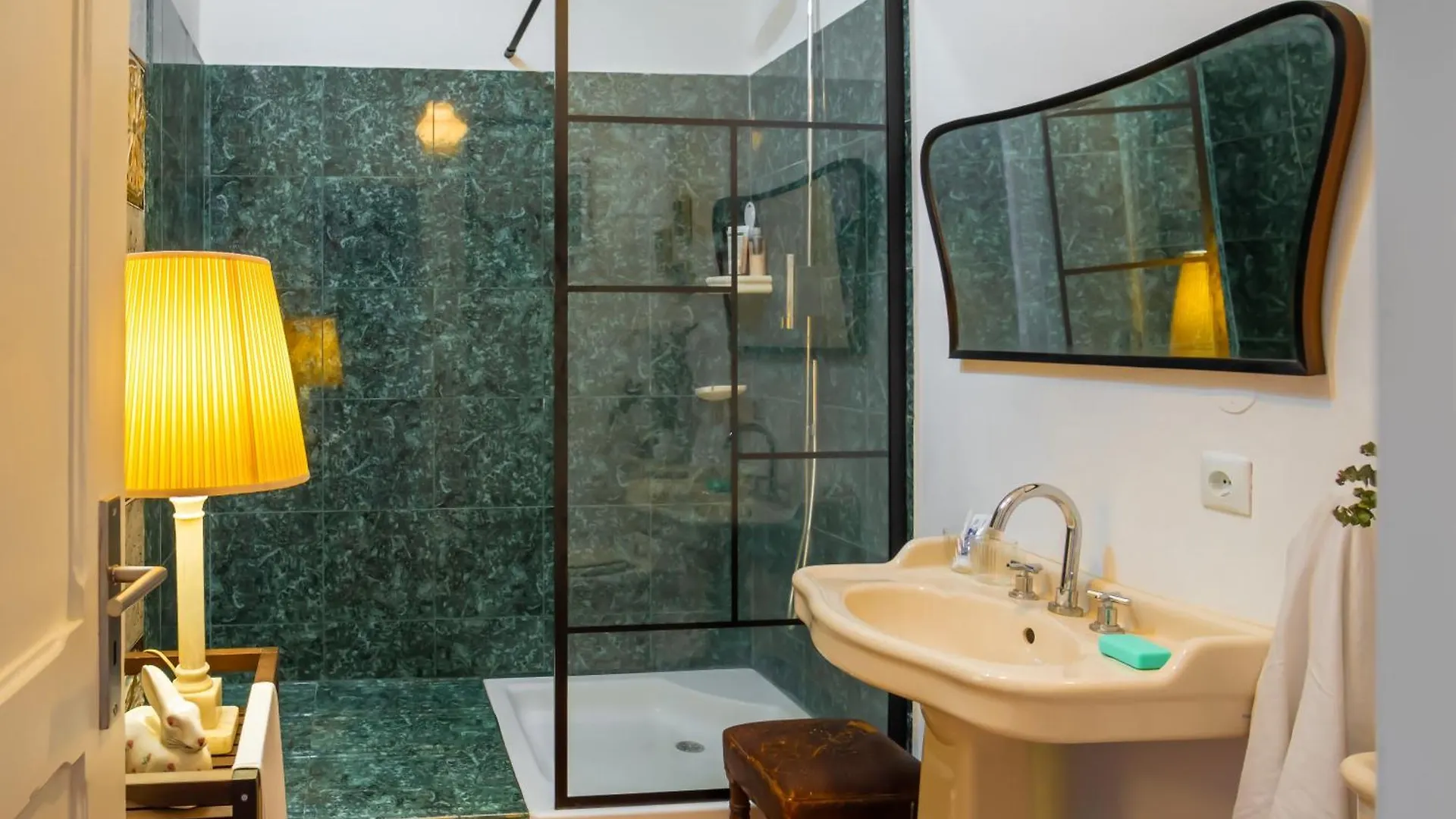 Life In Colour & Art - Charming 3Bed Apartment Lisbon