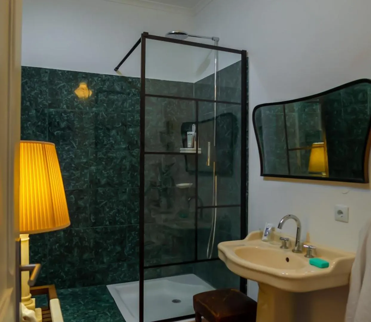 Life In Colour & Art - Charming 3Bed Apartment Lissabon Portugal