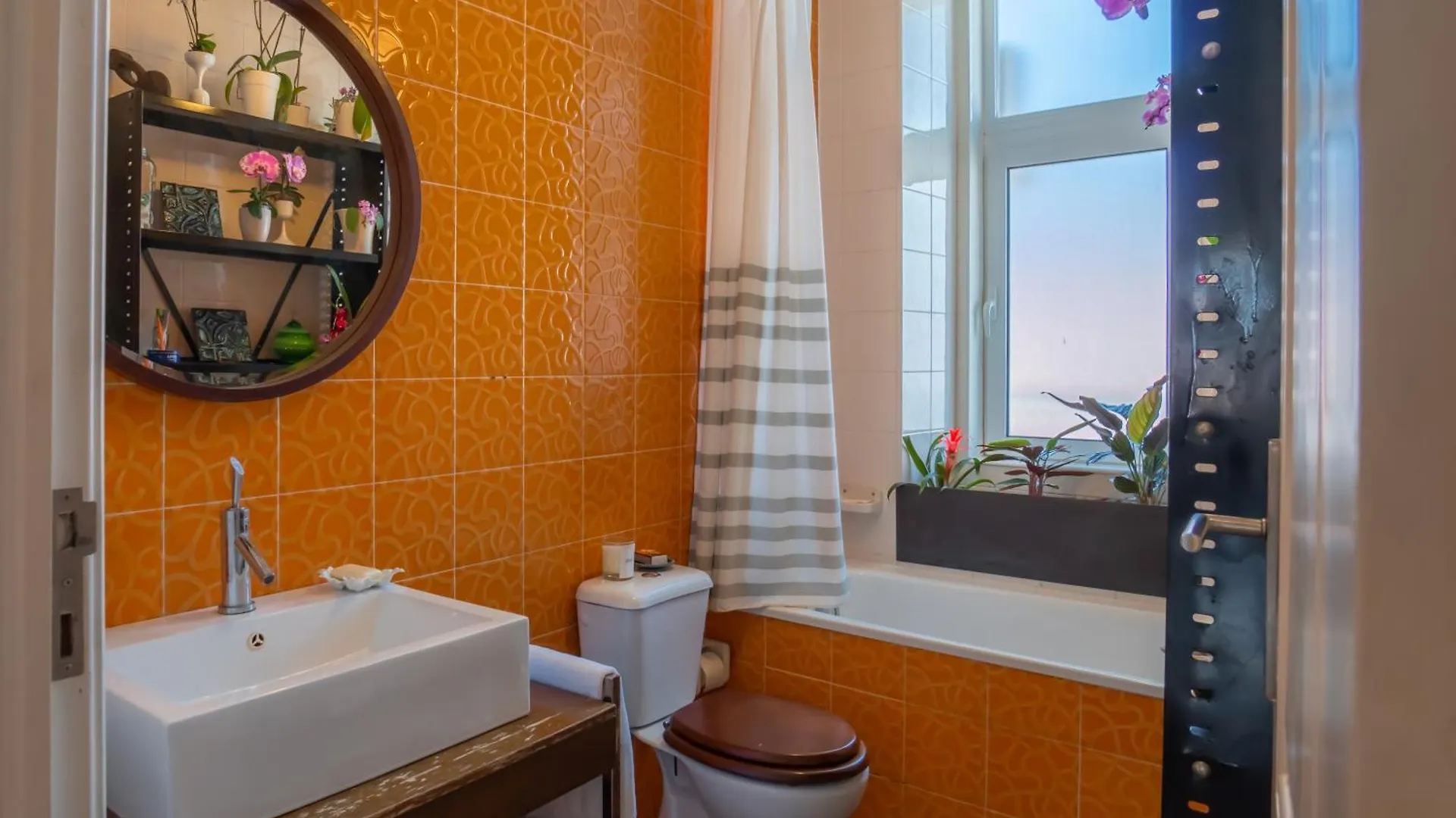 Life In Colour & Art - Charming 3Bed Apartment Lisbon