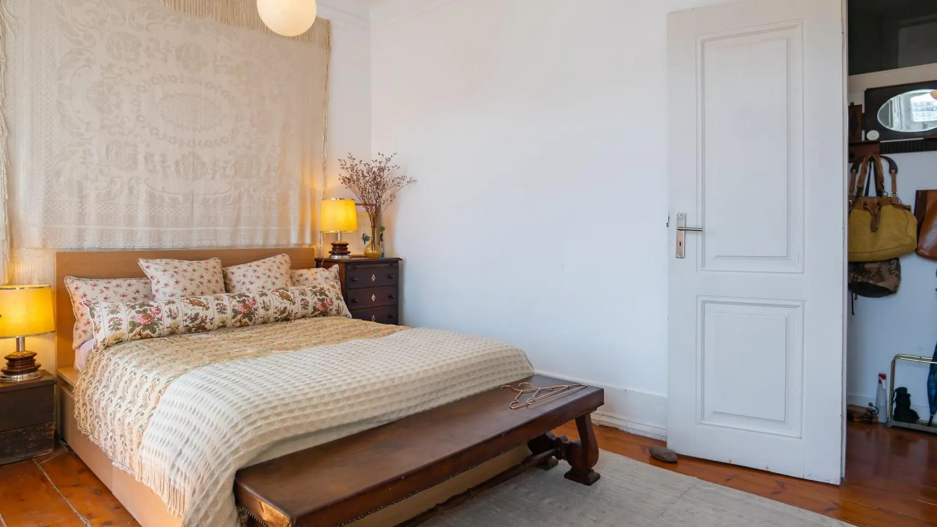 Life In Colour & Art - Charming 3Bed Apartment Lisbon 0*,  Portugal