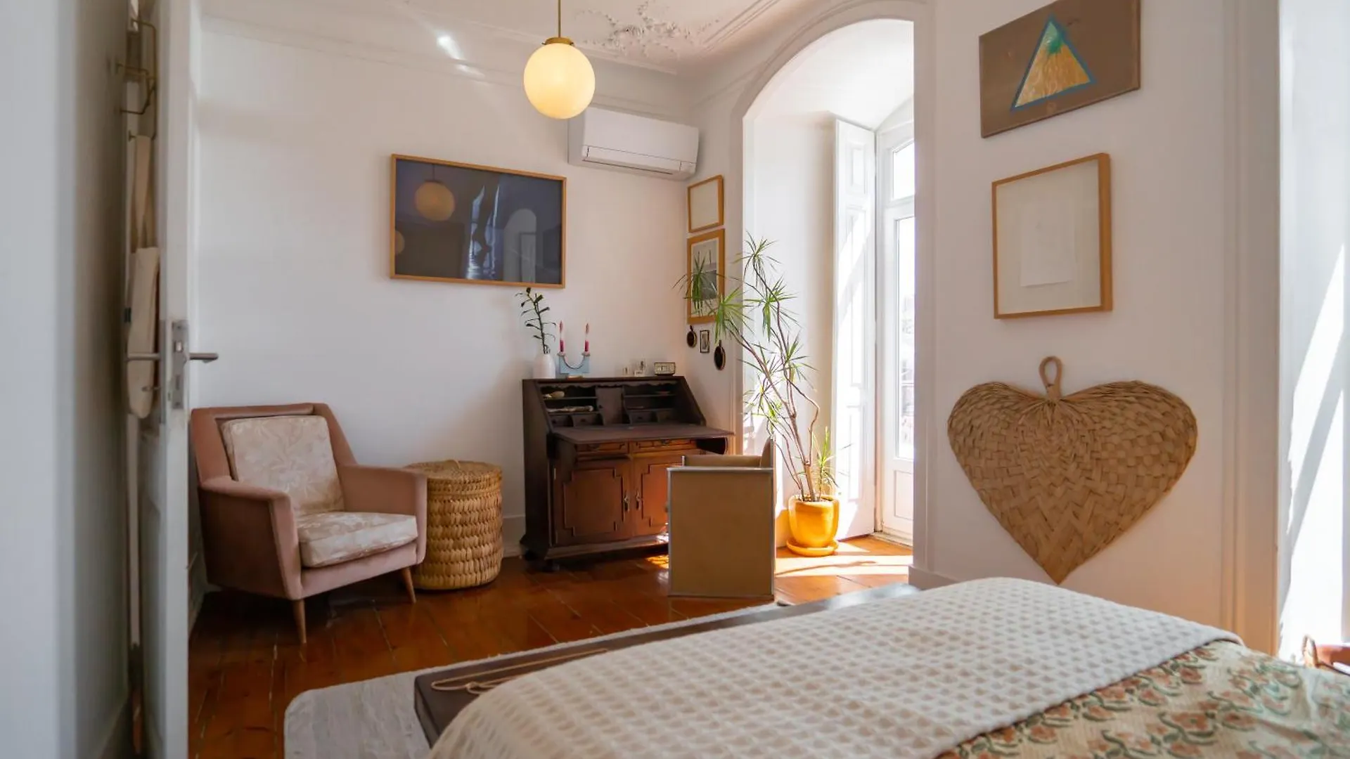 Life In Colour & Art - Charming 3Bed Apartment Lisbon