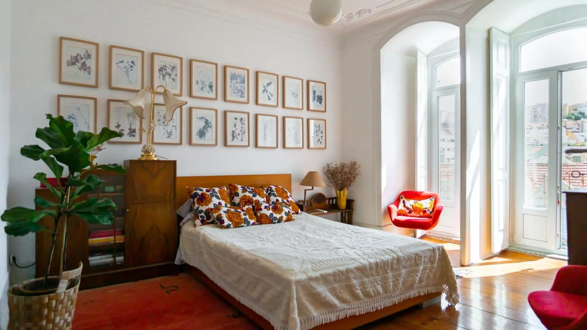 Life In Colour & Art - Charming 3Bed Apartment Lisbon Portugal